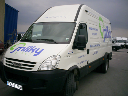 При регистрирана марка не е необходимо автомобилните надписи да се дублират на кирилица